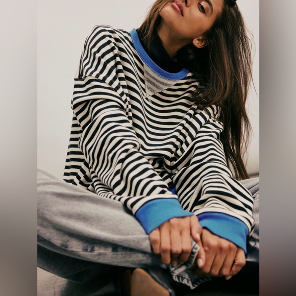 Closeout!▪️NWT Free People Classic Striped Pullover Sweatshirt Blk/Wht - Picture 2 of 9